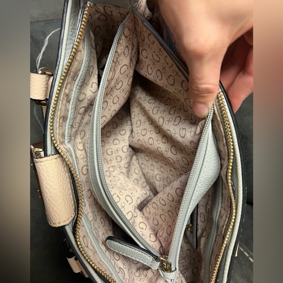 Guess Shoulder Bag Light pink, cream, and blue - Picture 7 of 16